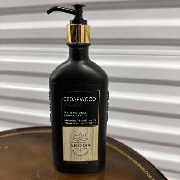 Bath Body Works Aroma CEDARWOOD SAUNA Patchouli Eucalyptus Lotion Pump 6.5 oz - Picture 1 of 4